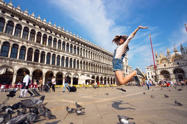 Menina adolescente feliz — Fotografia de Stock