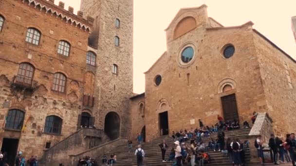 Tuscânia Itália Abril 2017 Muita Gente Uma Piazza Del Duomo — Vídeo de Stock