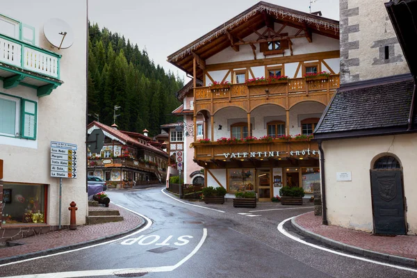 View of the central streets in the canazei — Stock Photo, Image