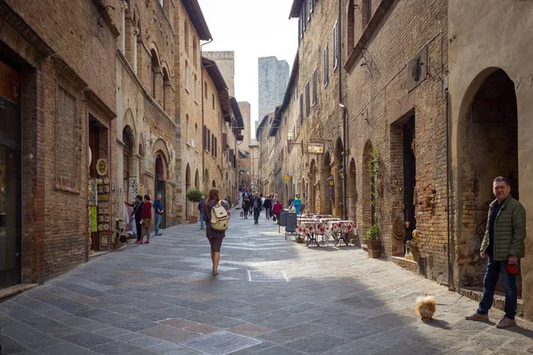 Улица старого города Сан-Джиминьяно — стоковое фото