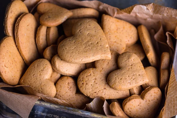 Biscoitos de gengibre na forma de corações — Fotografia de Stock