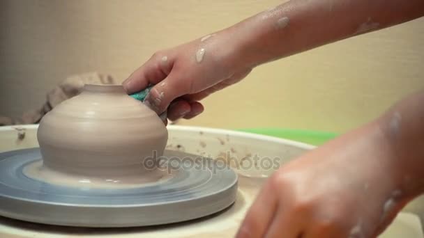 Barn Händer Att Göra Lera Keramik — Stockvideo