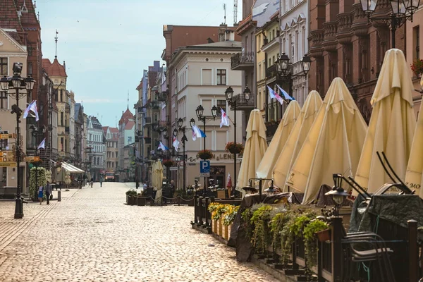 トルンで通りの古いなポーランドの町の眺め — ストック写真