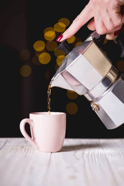 Geyser mesin kopi dan cangkir — Stok Foto