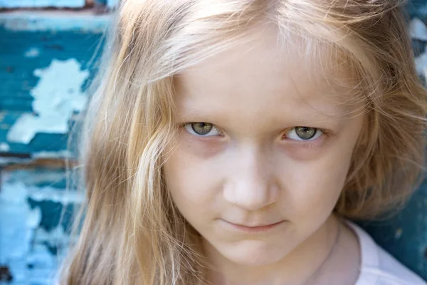 可憐な少女の肖像画 — ストック写真