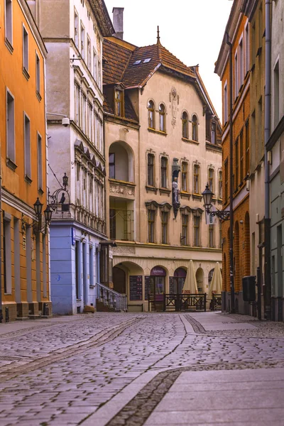 Вид на улицу старого польского города Торунь — стоковое фото
