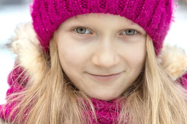 Winter Little Smiling Girl Outdoors Snowfall Tim — стоковое фото