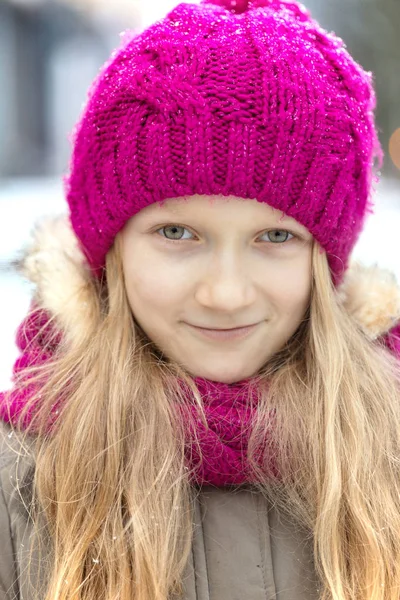 Winter Little Smiling Girl Outdoors Snowfall Tim — стоковое фото