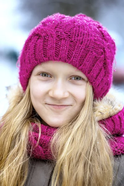 Winter Little Smiling Girl Outdoors Snowfall Tim — стоковое фото