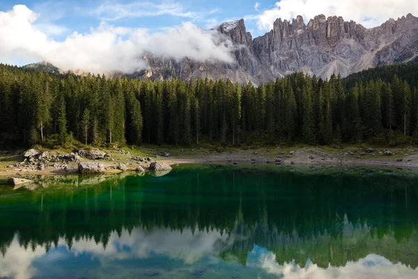 Lago di Carezza — Fotografia de Stock