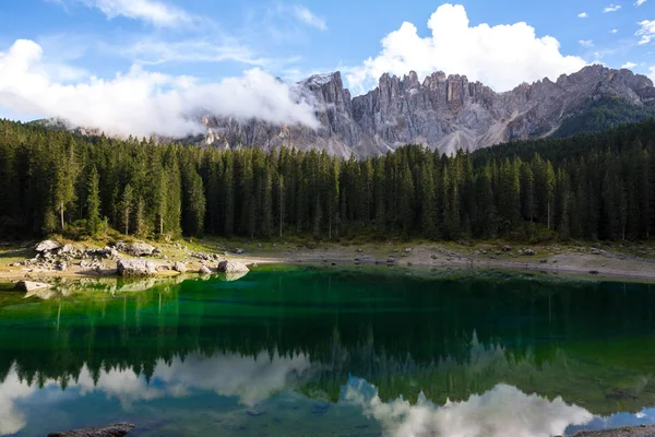 Lago di Carezza — 图库照片