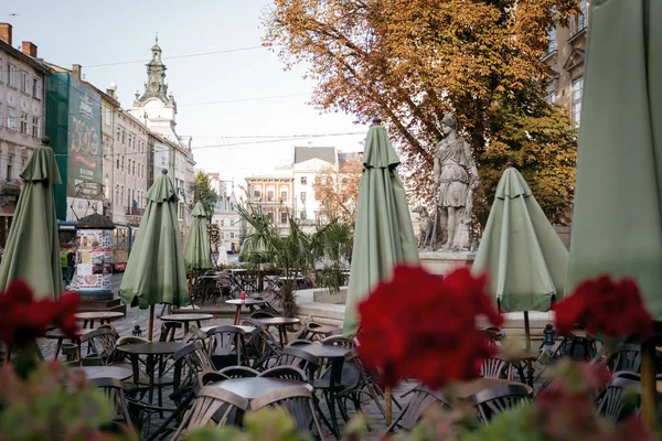 Vista para a praça central Mercado em Lviv — Fotografia de Stock