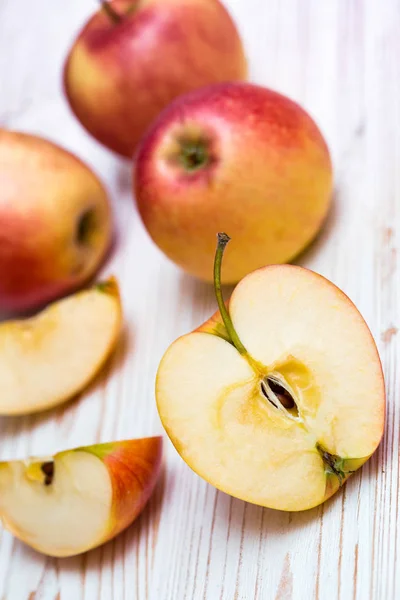 Rebanada de manzana jugosa — Foto de Stock
