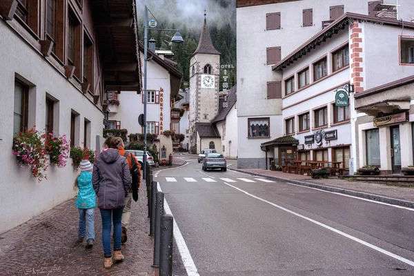 View of the central streets in the canazei — Stock Photo, Image