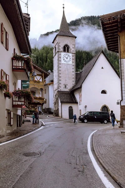 View of the central streets in the canazei — Stock Photo, Image