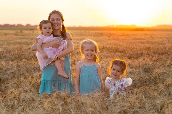 Gran familia feliz — Foto de Stock