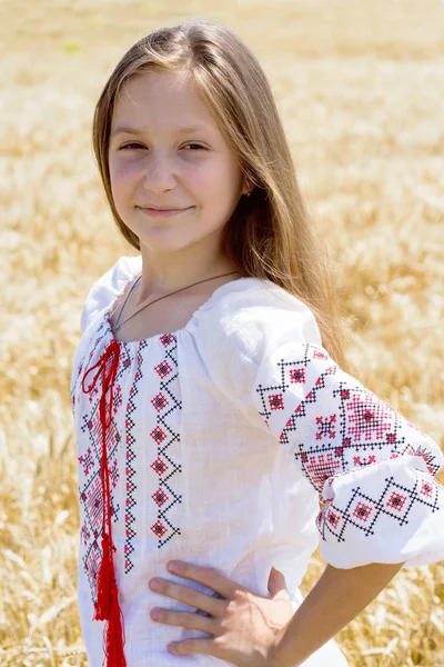 Ukrainian sorrindo menina — Fotografia de Stock