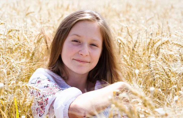 Ukrainian sorrindo menina — Fotografia de Stock