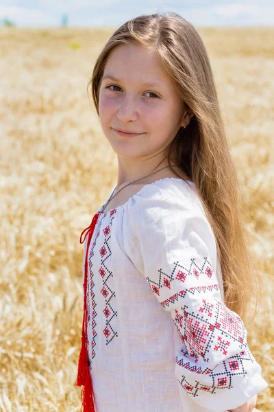 乌克兰微笑的女孩 — 图库照片
