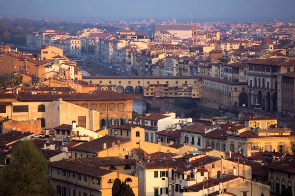 Utsikt över Ponte Vecchio — Stockfoto