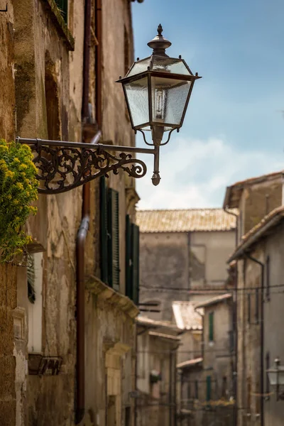 Lanterna sullo sfondo strada — Foto Stock