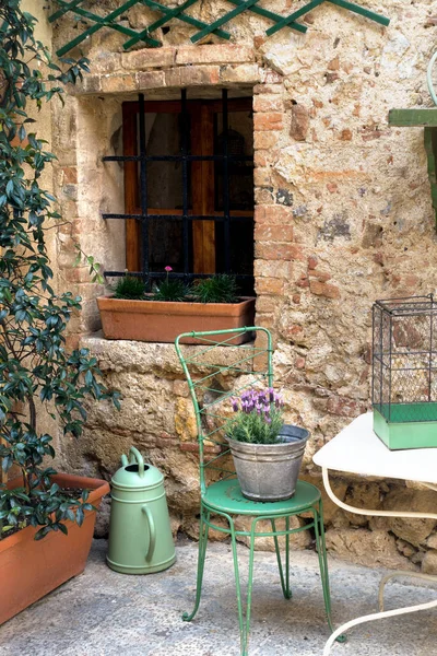 Small patio in italy — Stock Photo, Image