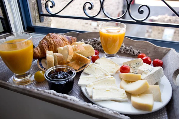 Délicieux petit déjeuner français — Photo