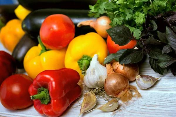 Fresh juicy vegetables on the table — Stock Photo, Image