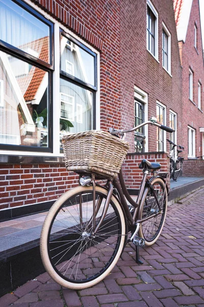 大街上的自行车 — 图库照片