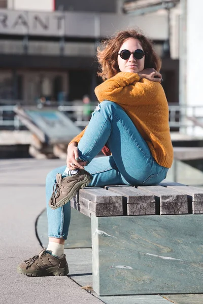 Traveler girl portrait — Stock Photo, Image