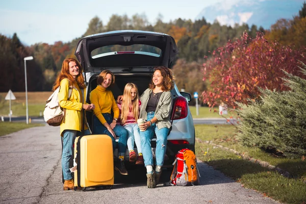 Familienausflug mit dem Auto — Stockfoto