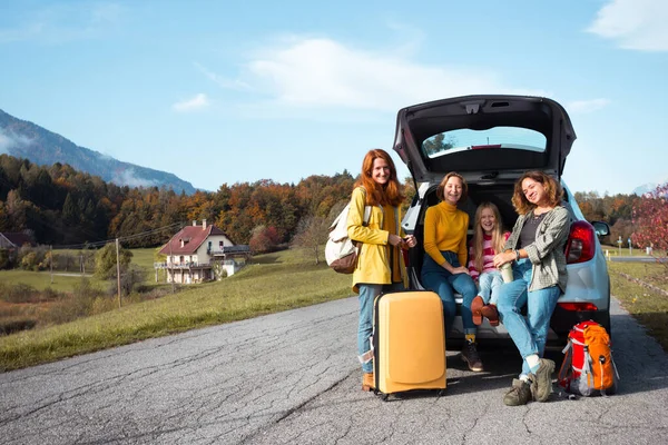 Family trip by car — Stock Photo, Image