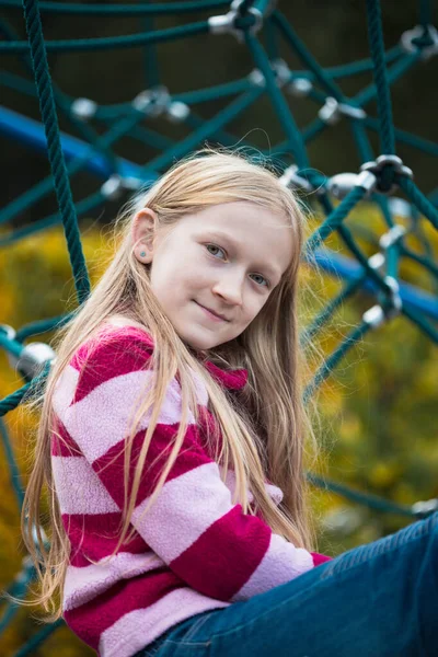 Menina no parque infantil — Fotografia de Stock