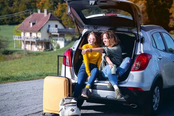 Two teenage girls — Stock Photo, Image