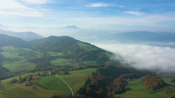Vue Aérienne Une Large Vallée Couverte Nuages Dans Région Salzkammergut — Video