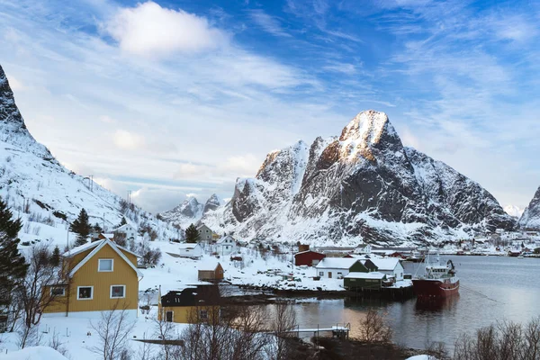 Vacker utsikt över staden Reine — Stockfoto