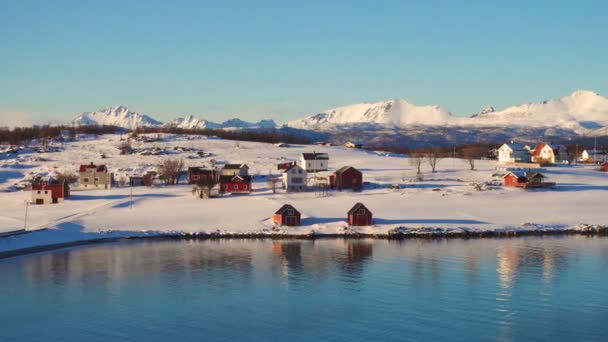 Червоні Будинки Березі Океану Острові Лофотен Норвегія — стокове відео