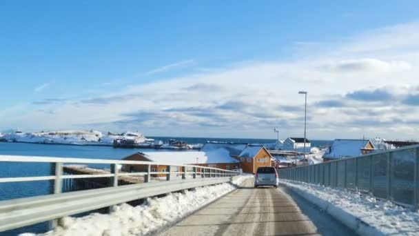 Reine Lofoten Norway March 2019 Проезд Заснеженной Дороге Городе Рейне — стоковое видео