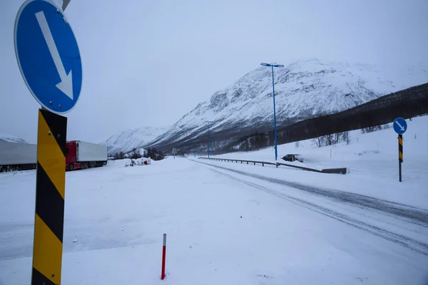 Δρόμο στη νορβηγική βουνά — Φωτογραφία Αρχείου