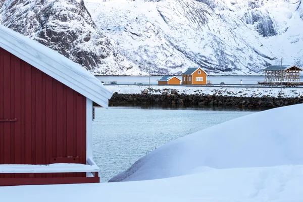 Tradicional casa de madera noruega rorbu — Foto de Stock