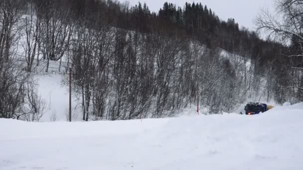 Tromso Troms Norwegen März 2019 Schneepflug Lkw Räumt Eine Verschneite — Stockvideo