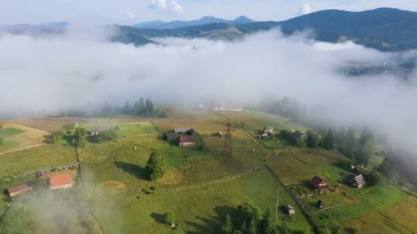 Morgen Bergdorf Mit Wolken Luftpanorama Bedeckt Worochta Karpaten Ukraine — Stockvideo