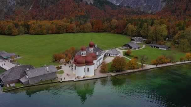 Konigsee Lake Niemcy Październik Października 2019 Widok Lotu Ptaka Kościół — Wideo stockowe
