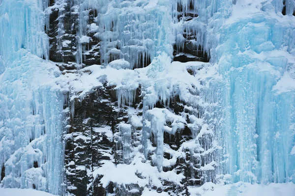 Blick auf einen gefrorenen Wasserfall — Stockfoto
