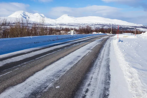 Road at the norwegian mountains — Stock Photo, Image