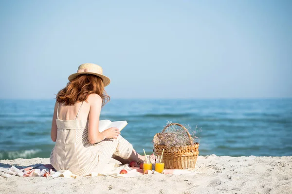 Picknick vid havet — Stockfoto