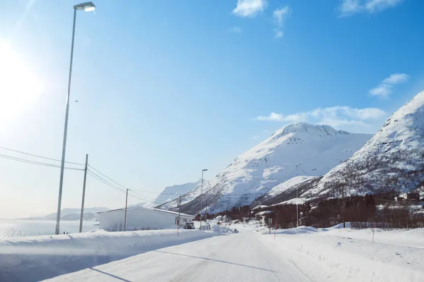 Strada sulle montagne norvegesi — Foto Stock