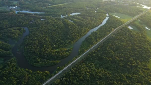 Ferrocarril Través Del Bosque Otoño Momento Puesta Del Sol — Vídeo de stock