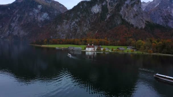 Konigsee Lake Tyskland Oktober 2019 Flygfoto Över Bartolomews Kyrka Vid — Stockvideo