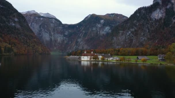 Lac Konigsee Allemagne Octobre 2019 Vue Aérienne Église Saint Bartolomée — Video